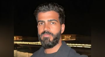 عبدالوهاب الدخيل يجسد المعاني السامية بلفتة عفوية