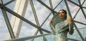أناقة تعكس مستقبل السعودية: نوف المنيف تتألق بتصميم خديجة السنيدي احتفاء باليوم الوطني 96