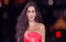 فستان أحمر جريء وحركات مثيرة للجدل.. هل أخطأت ياسمين صبري في اختيار إطلالتها بعرض لوريال باريس؟