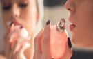 تعرفي على كيفية تثبيت العطر ليدوم بطريقة طويلة