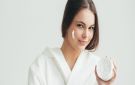 علامات فساد كريم الأساس: متى تنتهي مدة صلاحيته؟