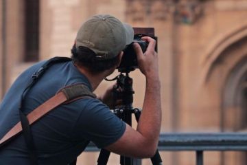 آخر مرة نشوفك هنا.. مصورون بمراكش يشتكون تضييقا أمنيا يعرقل توثيقهم لمعالم المدينة