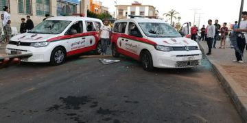 شخص هائج يهشم زجاج سيارتي شرطة قرب ولاية الأمن ببني ملال