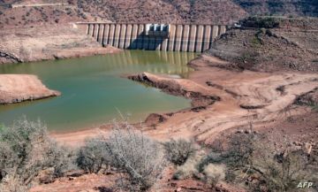 أزمة الماء بالمغرب تتعمق.. حقينة السدود عند 31.8 والحكومة تراهن على التحلية والربط المائي أزمة الماء بالمغرب تتعمق.. حقينة السدود عند 31.8 والحكومة تراهن على التحلية والربط المائي