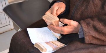 90,4 من الأسر المغربية عاجزة عن الادخار و95,7 تصرح بارتفاع الأسعار  90,4 من الأسر المغربية عاجزة عن الادخار و95,7 تصرح بارتفاع الأسعار