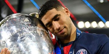 حكيمي في قائمة المرشحين لتشكيلة FIFPRO المثالية حكيمي في قائمة المرشحين لتشكيلة FIFPRO المثالية