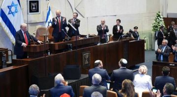 عضو يساري بالكنيست الإسرائيلي يقاطع ترامب أثناء إلقاء كلمته