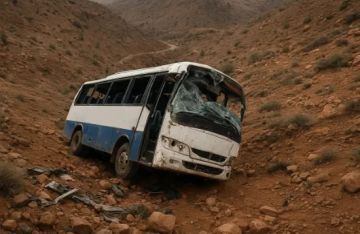 مصرع 5 أشخاص بينهم 3 تلاميذ في انقلاب حافلة ترونزيت بجبال ورزازات مصرع 5 أشخاص بينهم 3 تلاميذ في انقلاب حافلة ترونزيت بجبال ورزازات