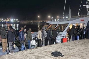 المغرب.. إنقاذ 57 مهاجرا بعد 3 أيام في عرض البحر المغرب.. إنقاذ 57 مهاجرا بعد 3 أيام في عرض البحر