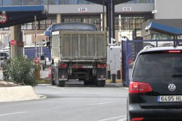 بعد استئناف الجمارك التجارية.. واردات الرمال تتصدر المبادلات بين سبتة المحتلة والفنيدق