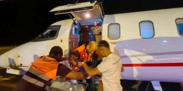 طائرة طبية تنقل خديج من زاكورة نحو المركز الاستشفائي الجامعي بفاس طائرة طبية تنقل خديج من زاكورة نحو المركز الاستشفائي الجامعي بفاس