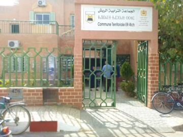 تأخر الأجور منذ نصف عام يشعل غضب عمال عرضيين بجماعة الريش تأخر الأجور منذ نصف عام يشعل غضب عمال عرضيين بجماعة الريش