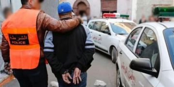 موظف شرطة يستعمل سلاحه الوظيفي بفاس