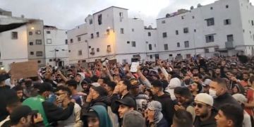 هيئة تنتقد اصطحاب الأطفال الرضع إلى أماكن التظاهر