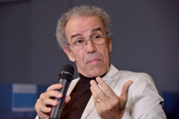 عصيد: البرنامج القار للدولة يعطل تفعيل الدستور ويفرغ الانتخابات من مضمونها الديمقراطي عصيد: البرنامج القار للدولة يعطل تفعيل الدستور ويفرغ الانتخابات من مضمونها الديمقراطي