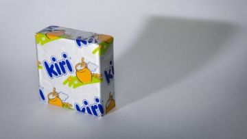 تيكتوكر فرنسي يرصد مواد مسرطنة في جبن Kiri بالمغرب.. والشركة تقر وتوضح