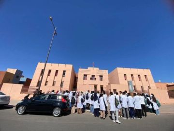 طلبة التمريض بورزازات يحتجون للمطالبة بـ التعويض عن التداريب طلبة التمريض بورزازات يحتجون للمطالبة بـ التعويض عن التداريب