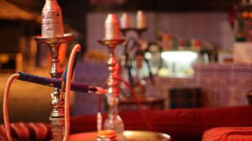 تعمل 24 24.. مقاهي الشيشة بمراكش تحرم السكان من النوم وتعمل خارج القانون