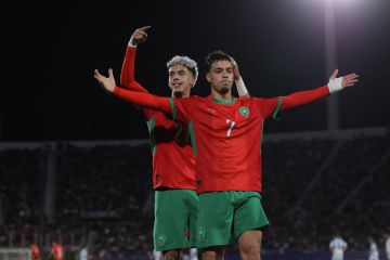 فخر العرب .. هكذا هنأ علاء مبارك منتخب المغرب بعد فوزه بلقب كأس العالم للشباب  فخر العرب .. هكذا هنأ علاء مبارك منتخب المغرب بعد فوزه بلقب كأس العالم للشباب