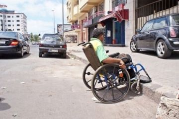مطالب بإنهاء التهميش.. غياب فضاءات متخصصة يفاقم معاناة ذوي الإعاقة بسيدي مومن مطالب بإنهاء التهميش.. غياب فضاءات متخصصة يفاقم معاناة ذوي الإعاقة بسيدي مومن
