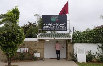 هيئات صحافية تحتج أمام البرلمان رفضا لمشروع قانون إعادة تنظيم المجلس الوطني للصحافة هيئات صحافية تحتج أمام البرلمان رفضا لمشروع قانون إعادة تنظيم المجلس الوطني للصحافة