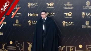 حكيمي يصل الى حفل الكاف بـالتروتينيت والسلهام المغربي- فيديو