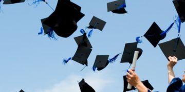 خبير تربوي يحذر من أن تتحول الشهادات المؤدى عنها إلى ريع