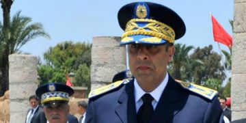 حموشي يكافئ رئيس خلية الأمن المدرسي بآسفي بعد تعرضه لاعتداء جسدي حموشي يكافئ رئيس خلية الأمن المدرسي بآسفي بعد تعرضه لاعتداء جسدي