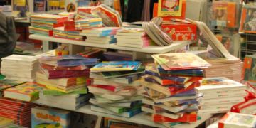 معاناة أولياء التلاميذ مع كتب الريادة تصل البرلمان