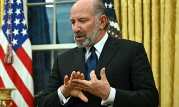 وزير التجارة الأمريكي: نعمل على رفع الشراكة مع السعودية إلى مستويات غير مسبوقة وزير التجارة الأمريكي: نعمل على رفع الشراكة مع السعودية إلى مستويات غير مسبوقة