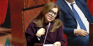 الوزيرة بنيحيى تواجه اتهامات بالاختباء وراء الجمعيات للتملص من المسؤولية