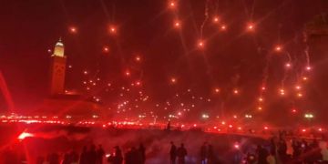 الوينرز يضيء كورنيش عين الذئاب بالأحمر في ذكرى تأسيسه