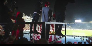 حكيم زياش يعتلي ناصية  الكورفا نور  خلال تقديمه كلاعب للوداد