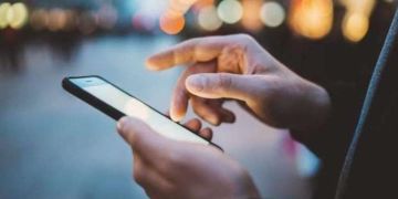 برلماني مغربي يحذر من مخاطر ظاهرة الهواتف المستعملة المهربة برلماني مغربي يحذر من مخاطر ظاهرة الهواتف المستعملة المهربة