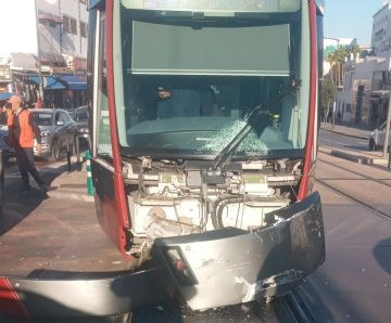 اصطدام بين ترامواي البيضاء ورموك يوقف السير