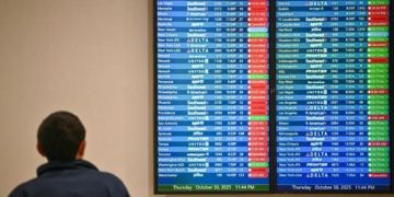 عمليات إلغاء الرحلات الجوية اليومية تتجاوز ألفي رحلة بأمريكا عمليات إلغاء الرحلات الجوية اليومية تتجاوز ألفي رحلة بأمريكا