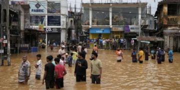 الإعصار ديتواه يخلف 159 قتيلا ودمارا واسعا في سريلانكا