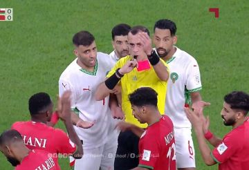 بعد حركة أكروباتية.. طرد المغربي عبد الرزاق حمد الله في كأس العرب 2025 (فيديو)