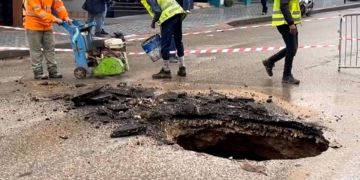 ظهور حفرة كبيرة وسط آسفي يثير الاستنفار