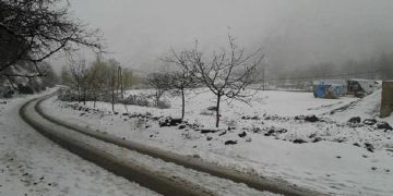 مرتفعات جبلية تكتسي البياض بإقليم ميدلت مرتفعات جبلية تكتسي البياض بإقليم ميدلت