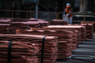 النحاس يتراجع من أعلى مستوى قياسي مع تأثر الطلب الصيني