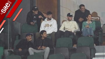 زيدان حاضر ويدعم المنتخب الجزائري في ملعب مولاي الحسن بالرباط- فيديو