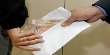 الخط المباشر يطيح بمستشار جماعي متلبسا بتلقي رشوة نواحي مكناس