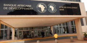 البنك الإفريقي يمنح المغرب 270 مليون أورو لتحديث البنى التحتية للمطارات البنك الإفريقي يمنح المغرب 270 مليون أورو لتحديث البنى التحتية للمطارات