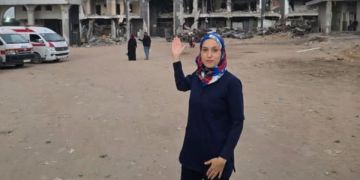 الطبيبة زينب المزابري أول مغربية تدخل قطاع غزة بعد الحرب الإسرائيلية