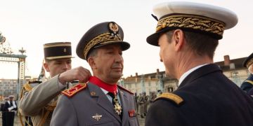 باريس.. توشيح المفتش العام للقوات المسلحة الملكية بوسام فيلق الشرف برتبة قائد باريس.. توشيح المفتش العام للقوات المسلحة الملكية بوسام فيلق الشرف برتبة قائد