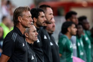 مشادة في الملعب وصفعة في المؤتمر.. رينارد يظهر غضبه بعد خسارة السعودية أمام المغرب مشادة في الملعب وصفعة في المؤتمر.. رينارد يظهر غضبه بعد خسارة السعودية أمام المغرب