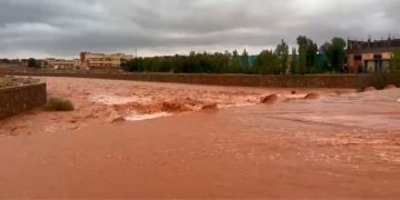 وادي الأحمر بالراشيدية يسجل حمولات مائية استثنائية بفضل الأمطار وادي الأحمر بالراشيدية يسجل حمولات مائية استثنائية بفضل الأمطار