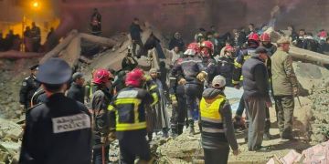 بعد انهيار بنايتين بفاس.. السلطات تخلي محيط الحادث بالكامل بعد انهيار بنايتين بفاس.. السلطات تخلي محيط الحادث بالكامل