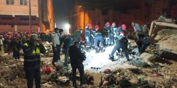 عمليات الإنقاذ متواصلة بحثا عن ناجيين تحت أنقاض عمارتي فاس عمليات الإنقاذ متواصلة بحثا عن ناجيين تحت أنقاض عمارتي فاس